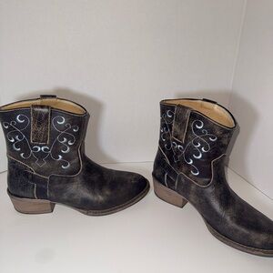 Sterling River Brown Short Cowboy  Boots